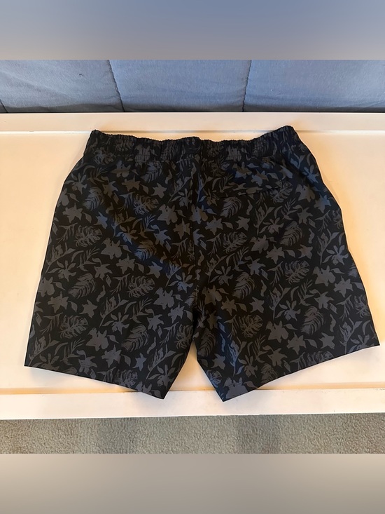 all in motion Pants - 🖤 all in motion - Women’s Black Tropical Print Athletic Shorts - Size: M